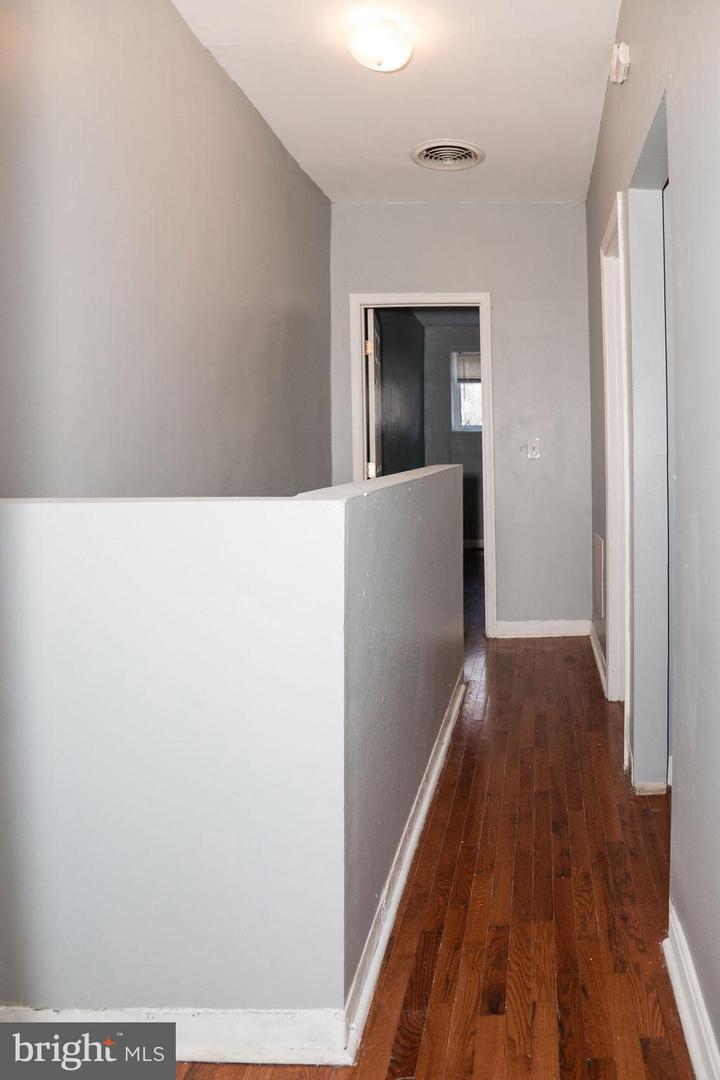 2630 E Monument St Property Photo 23