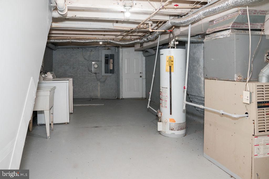 2630 E Monument St Property Photo 28