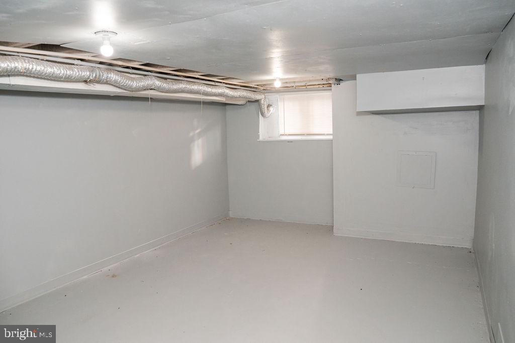 2630 E Monument St Property Photo 30