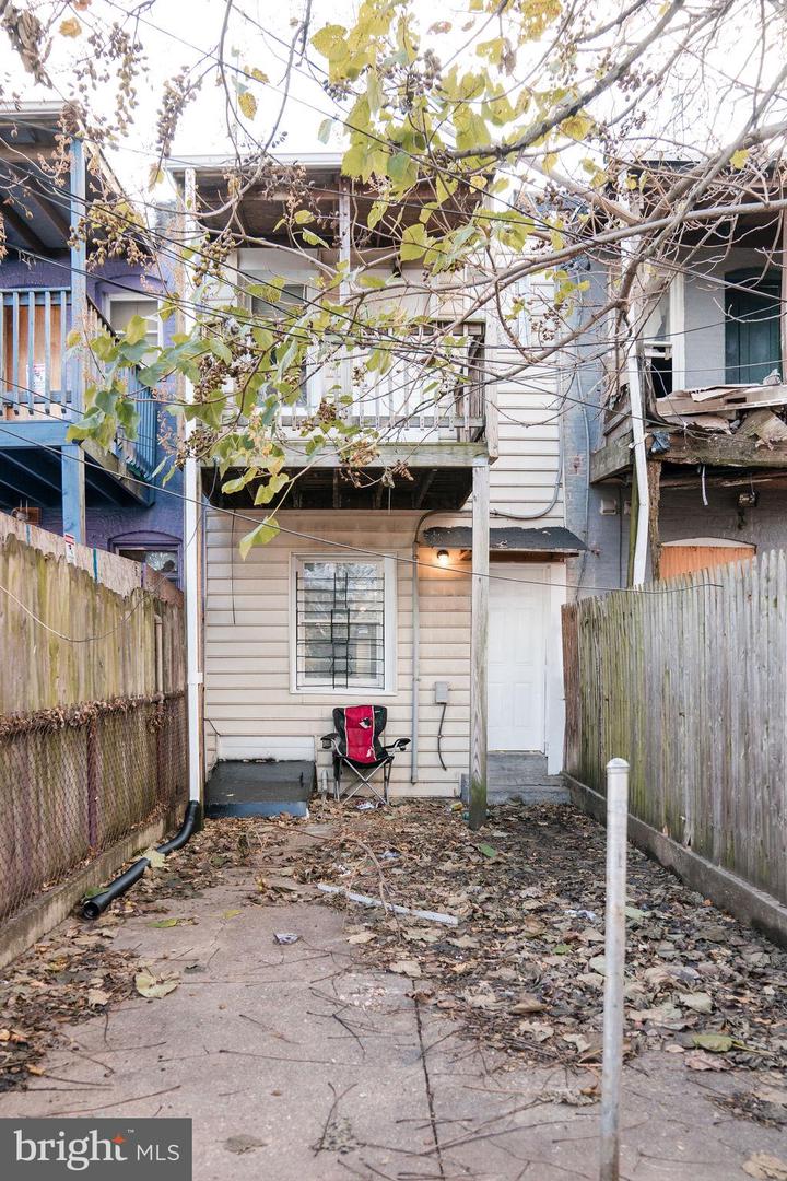 2630 E Monument St Property Photo 32