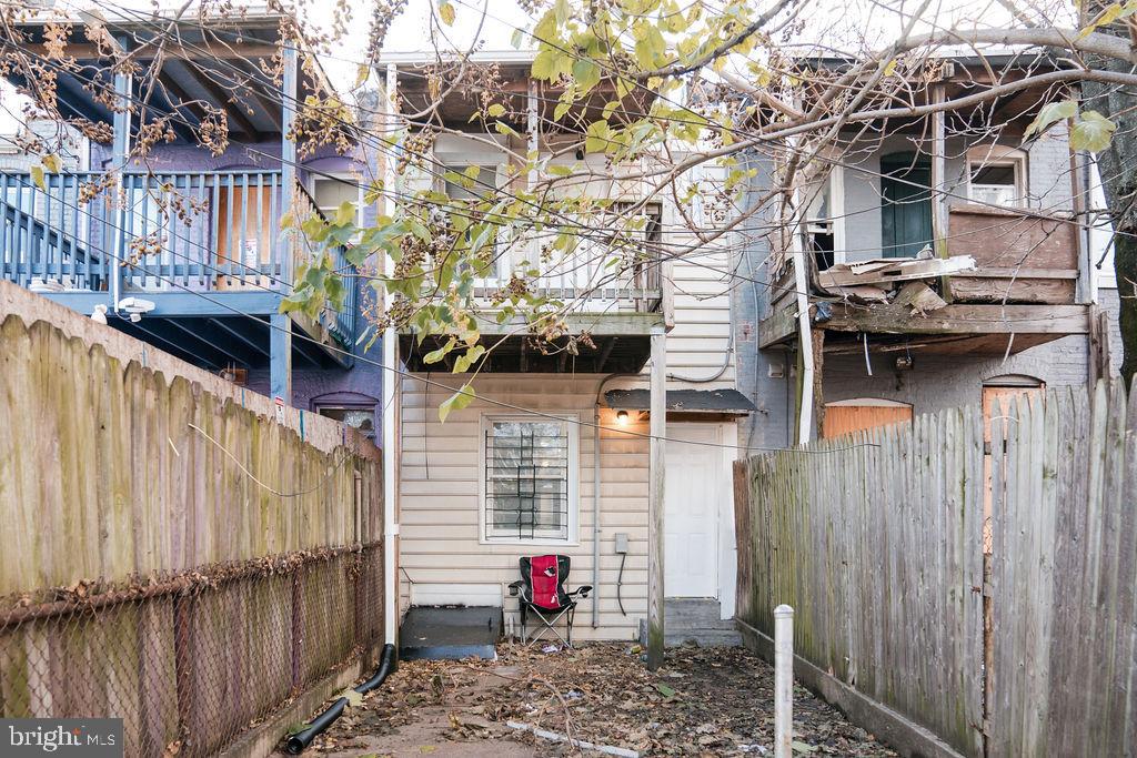 2630 E Monument St Property Photo 33