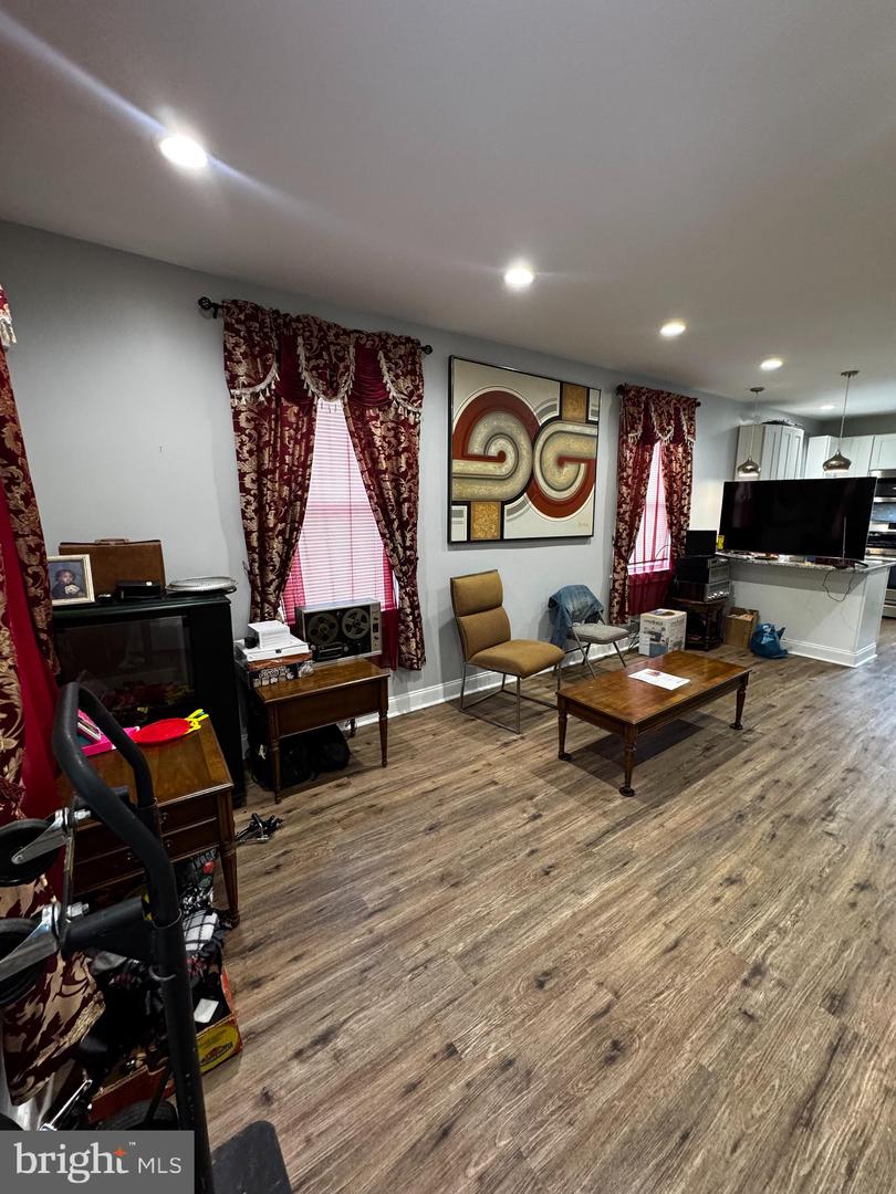 MDBA2218266 Property Photo 2