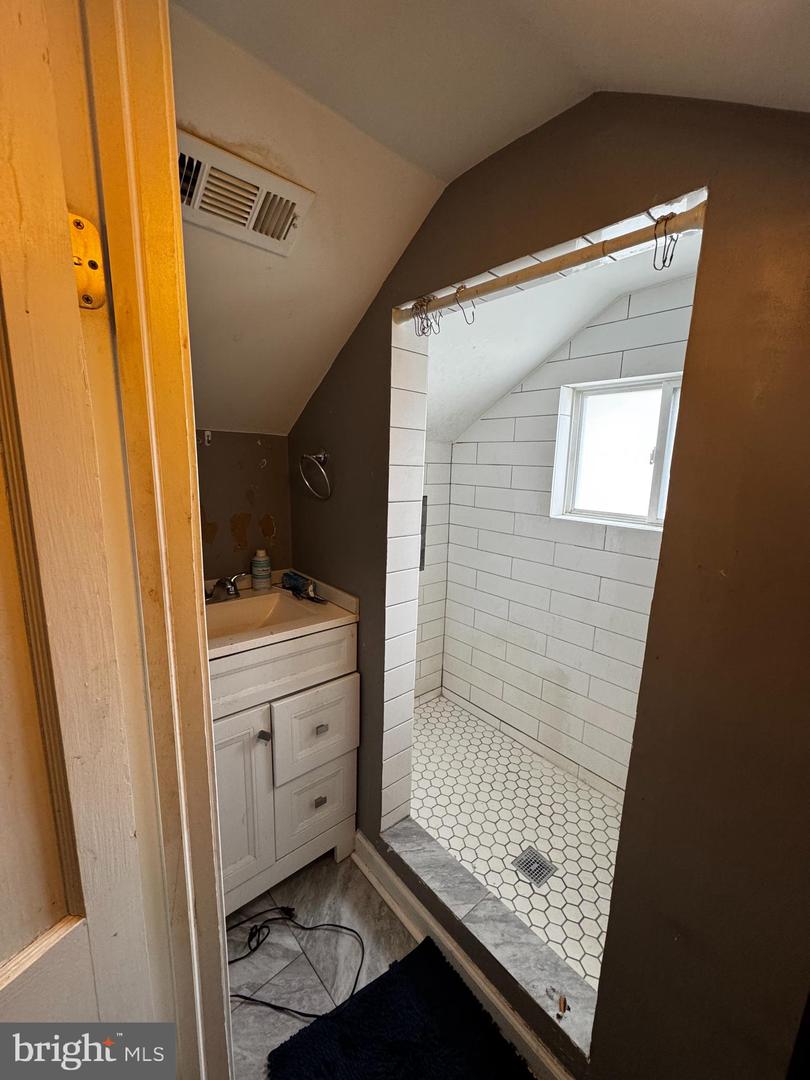MDBA2218266 Property Photo 7