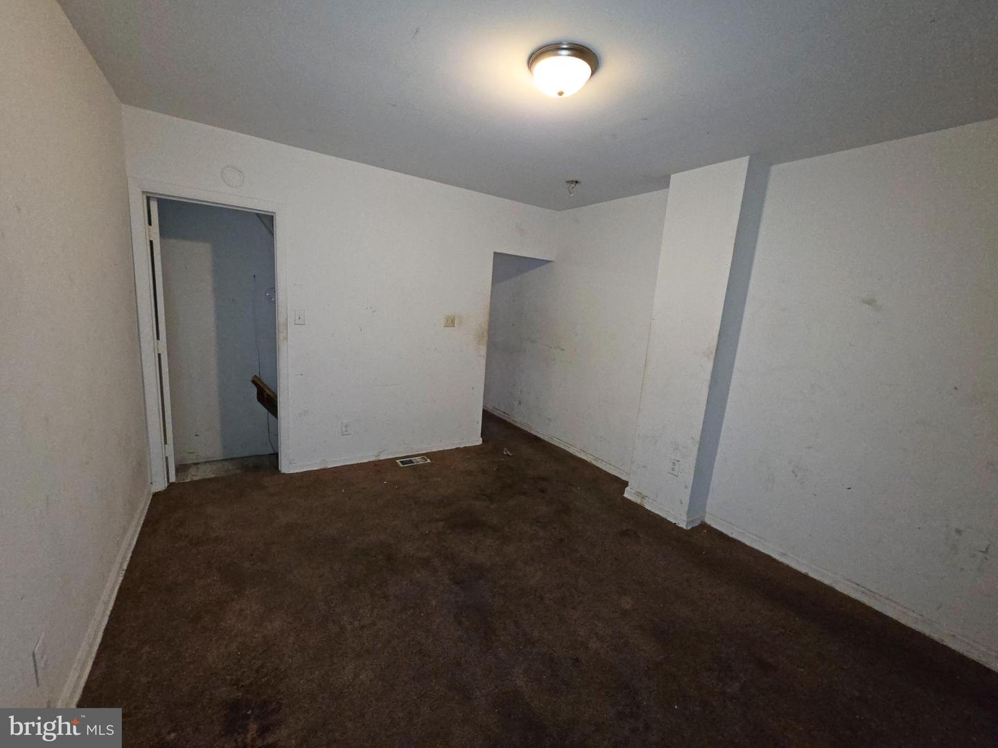 2420 Etting St Property Photo 5