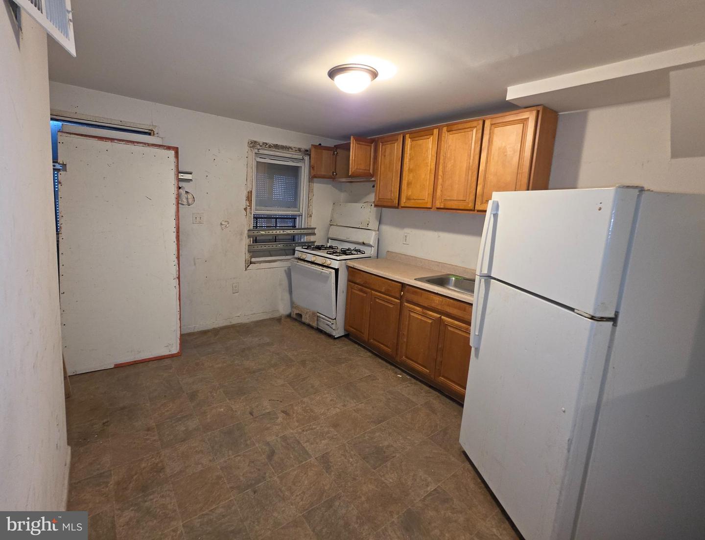 2420 Etting St Property Photo 8