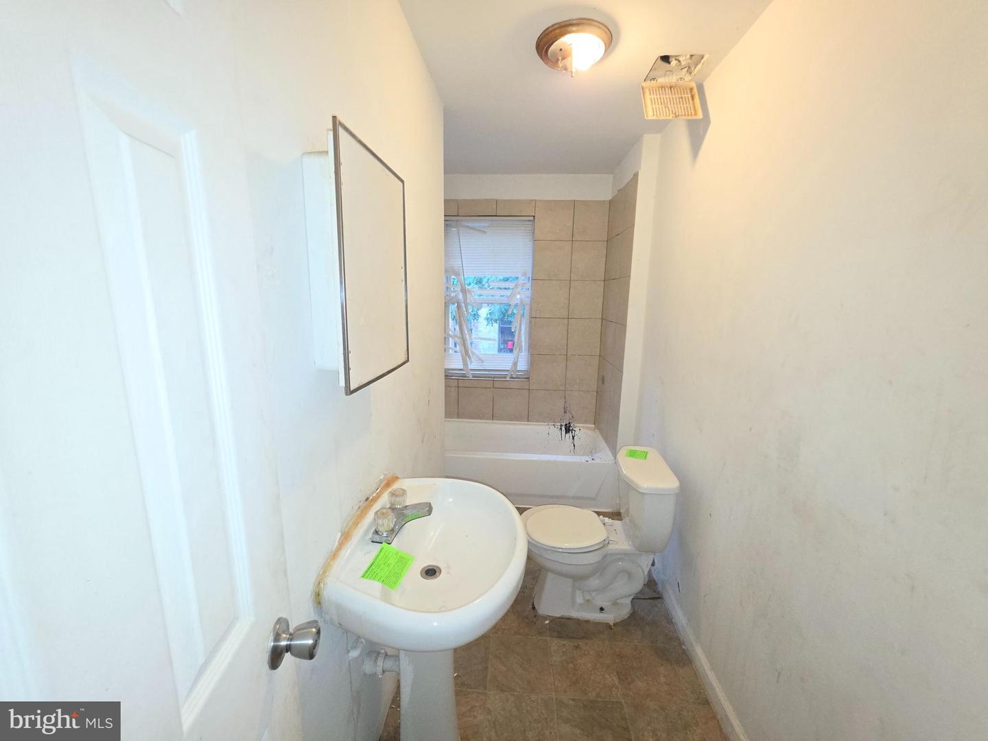 2420 Etting St Property Photo 14