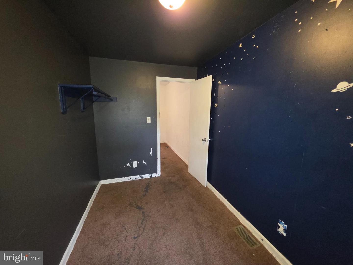 2420 Etting St Property Photo 18