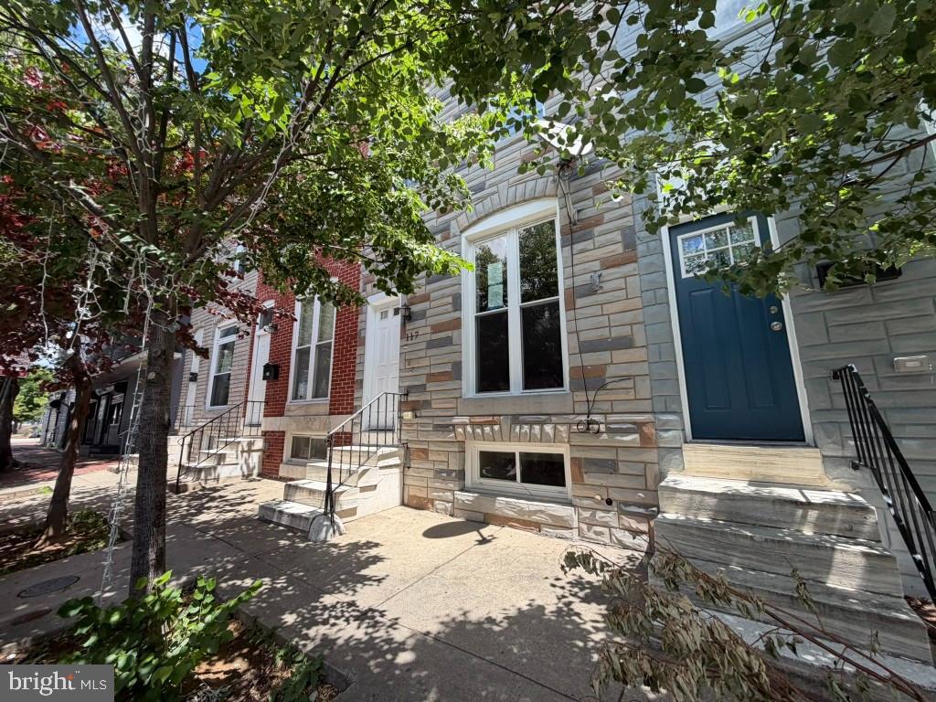 117 N CLINTON ST Property Photo 1