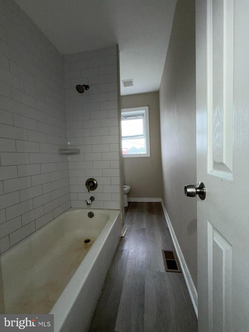 117 N Clinton St Property Photo 9