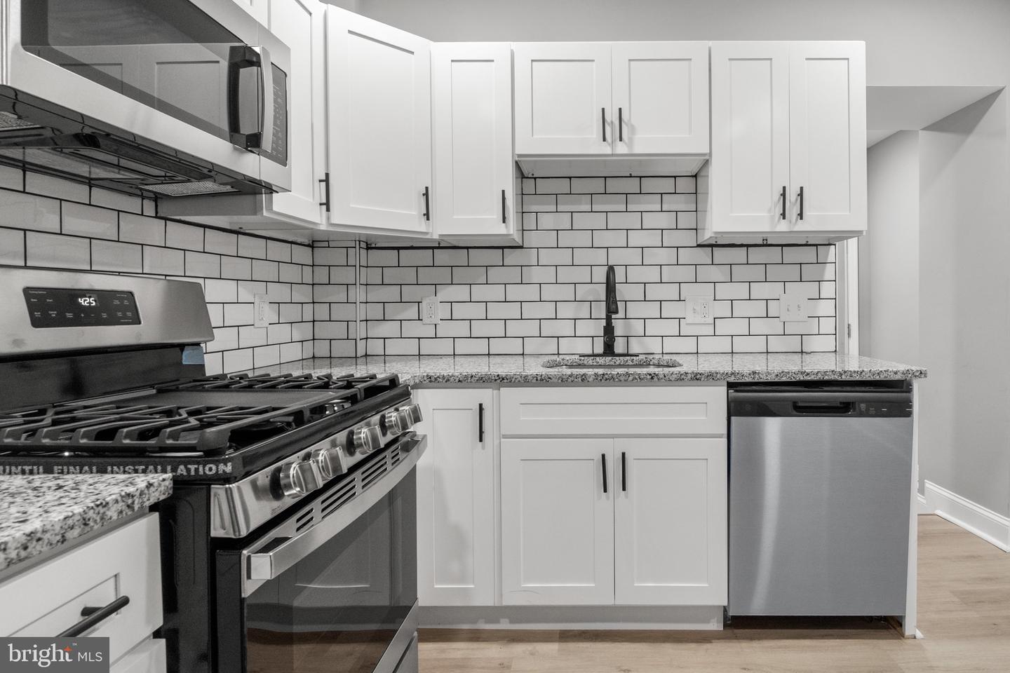 1147 SARGEANT ST Property Photo 1