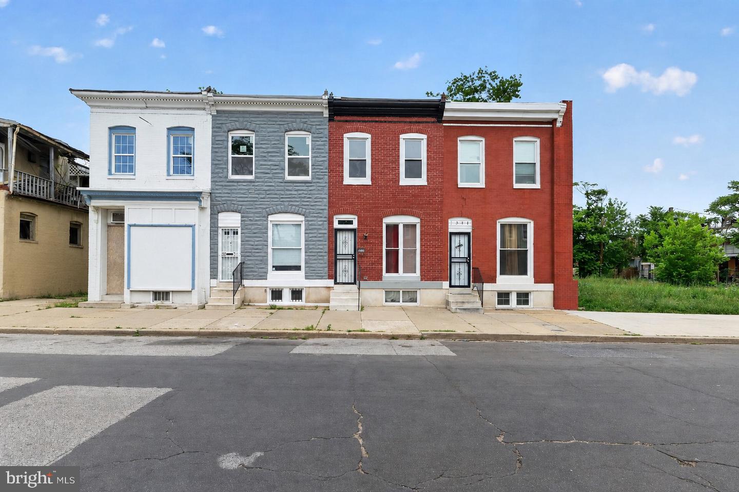 1513 N Montford Ave N Property Photo 1