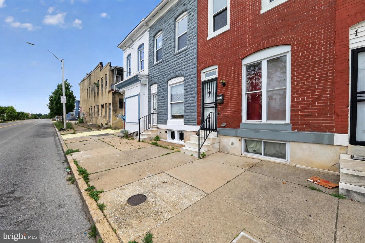 1513 N Montford Ave N Property Photo 2