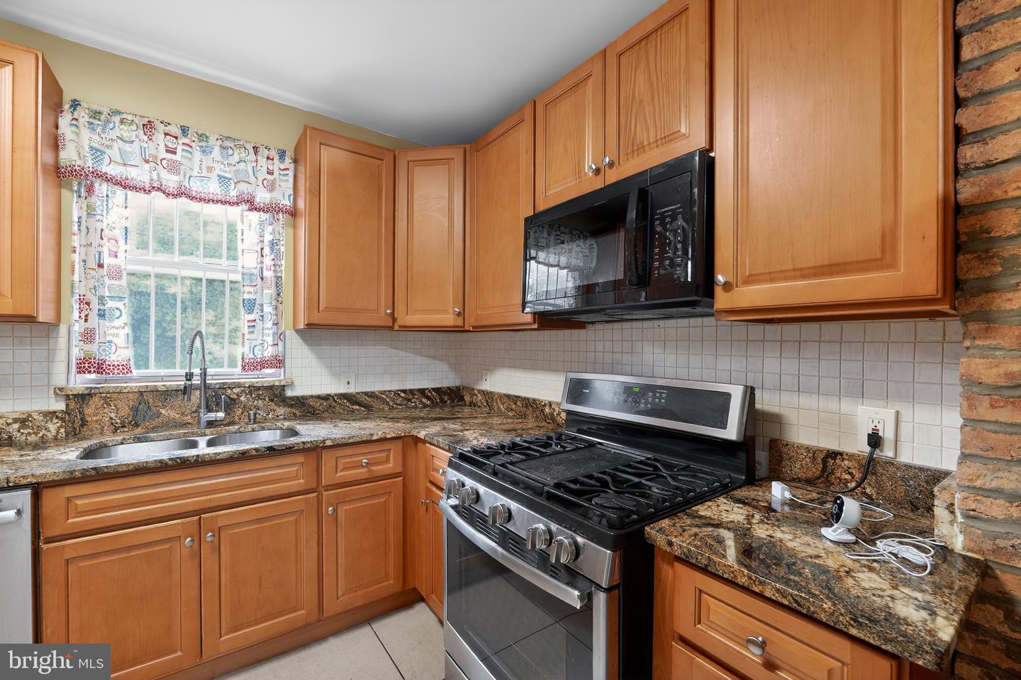 1513 N Montford Ave N Property Photo 9