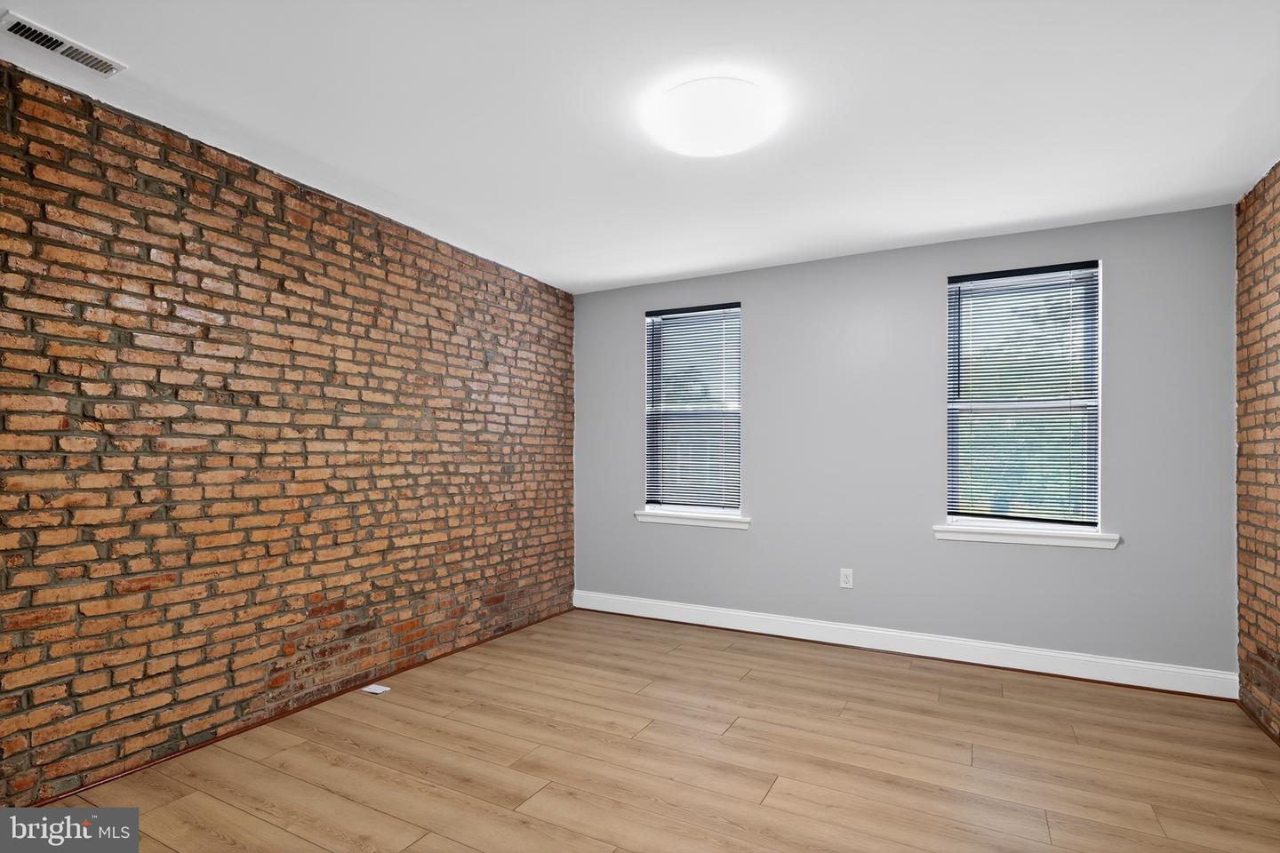 1513 N Montford Ave N Property Photo 14