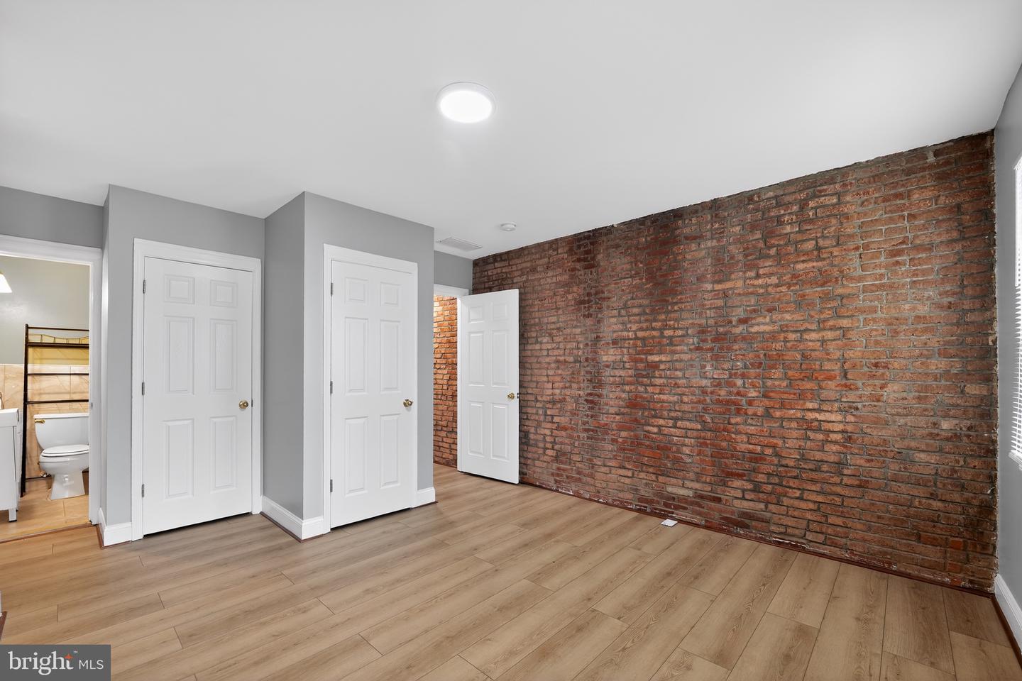 1513 N Montford Ave N Property Photo 17