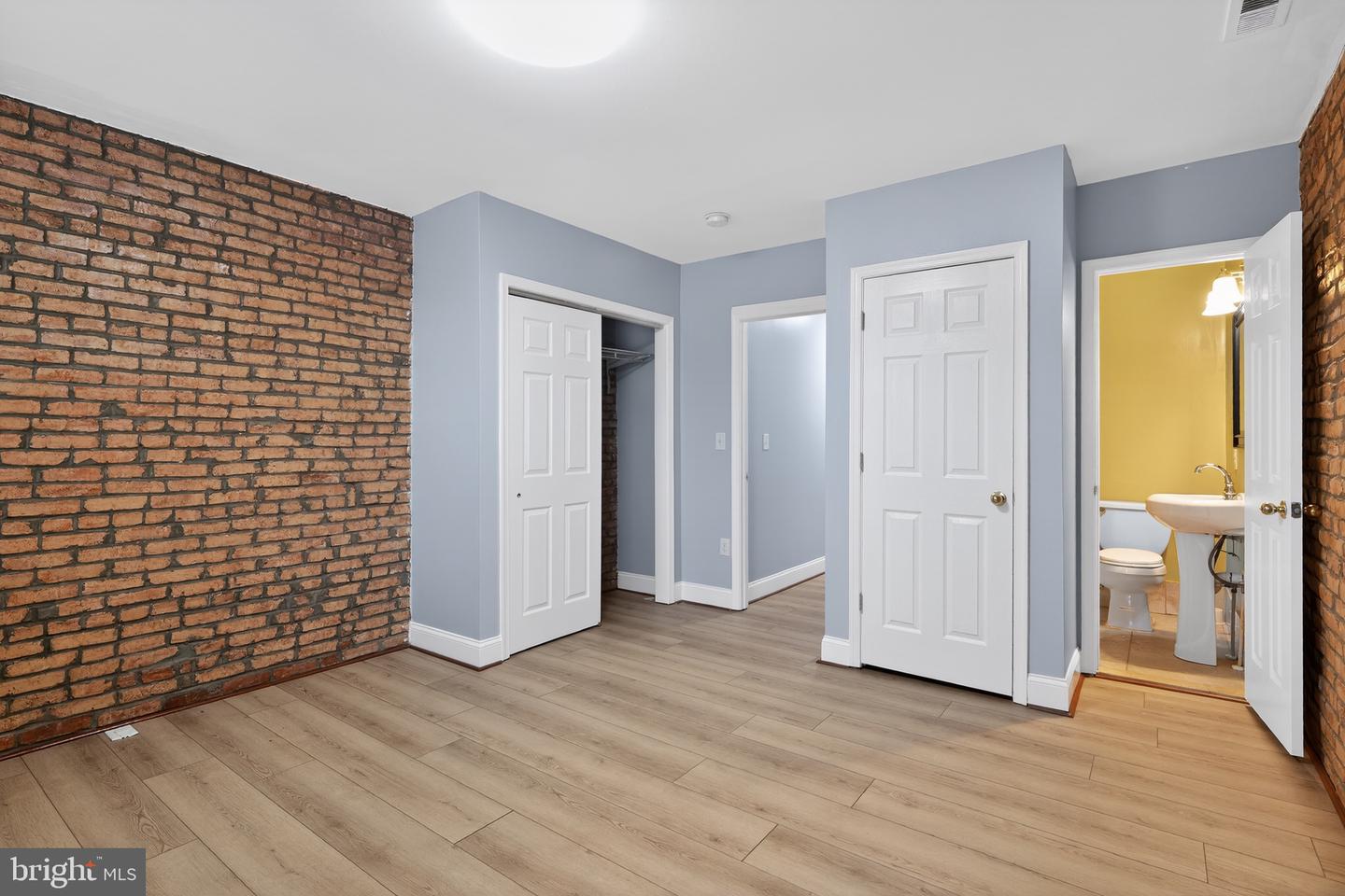1513 N Montford Ave N Property Photo 18