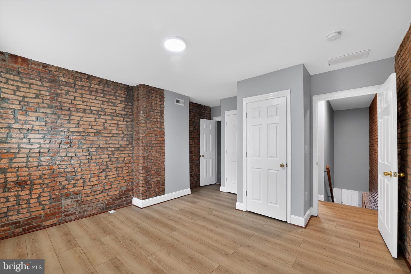 1513 N Montford Ave N Property Photo 19