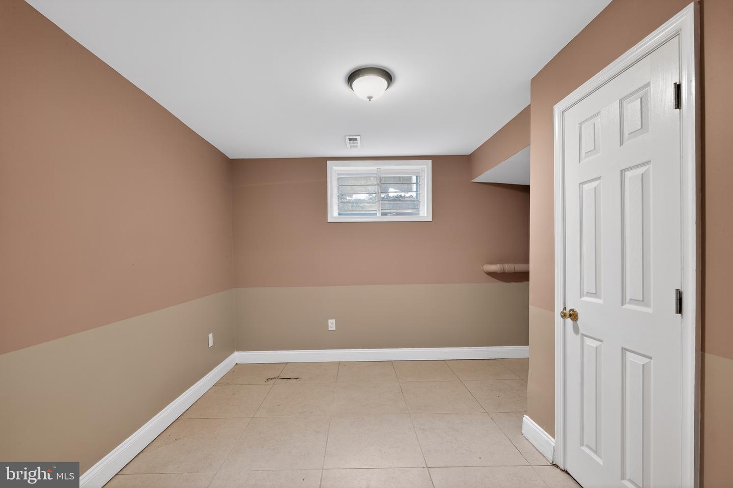 1513 N Montford Ave N Property Photo 25