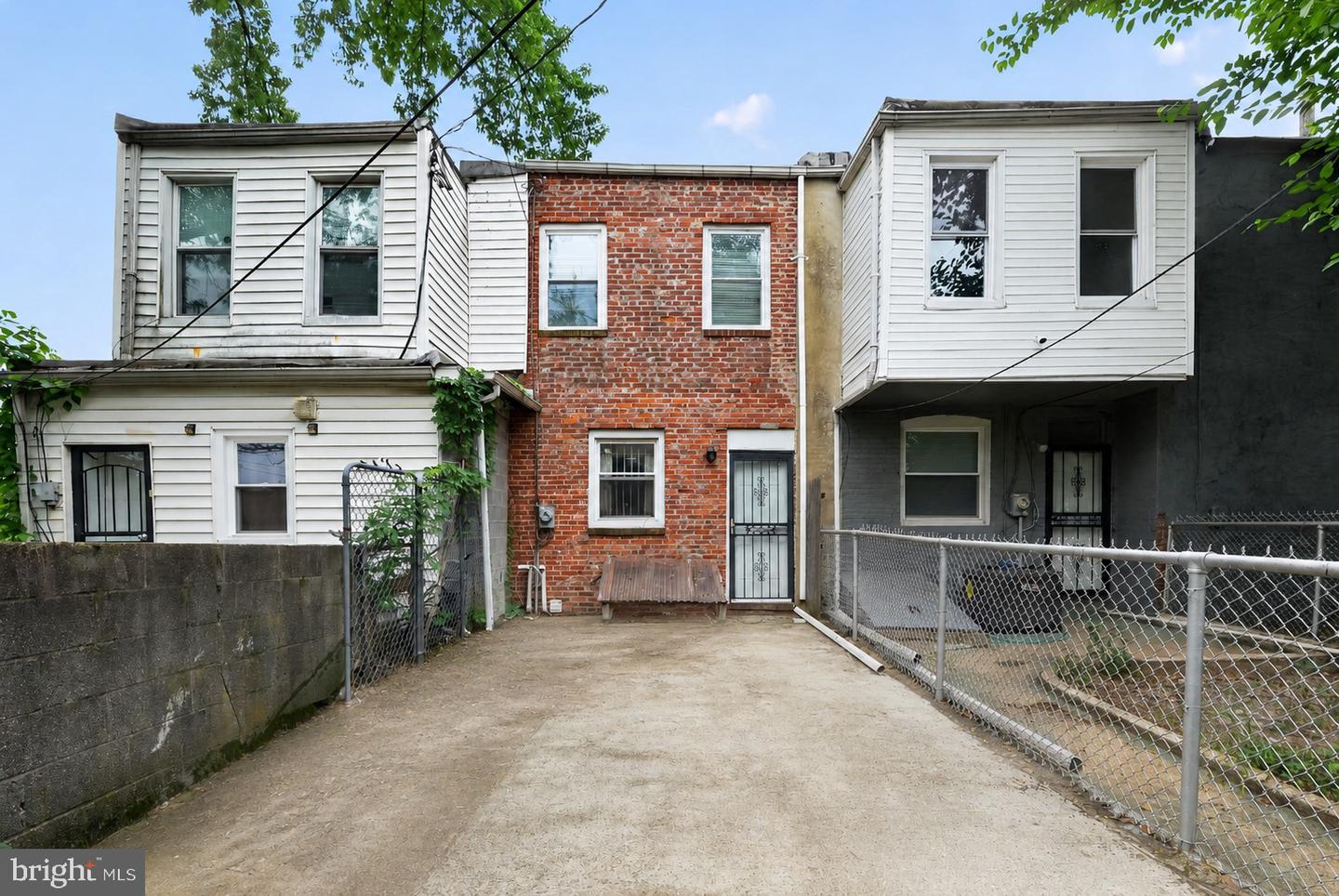 1513 N Montford Ave N Property Photo 28