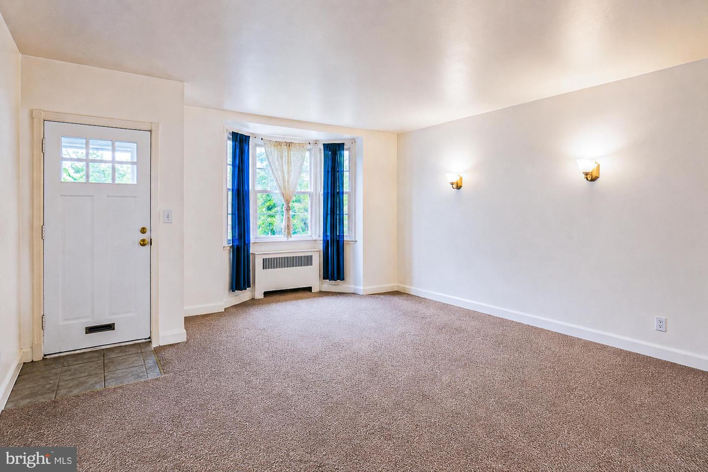 1540 KINGSWAY RD Property Photo 1