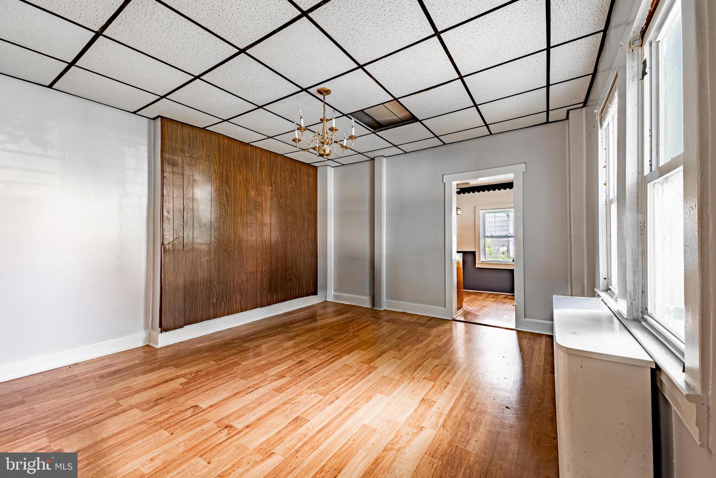 1302 Cox St Property Photo 4