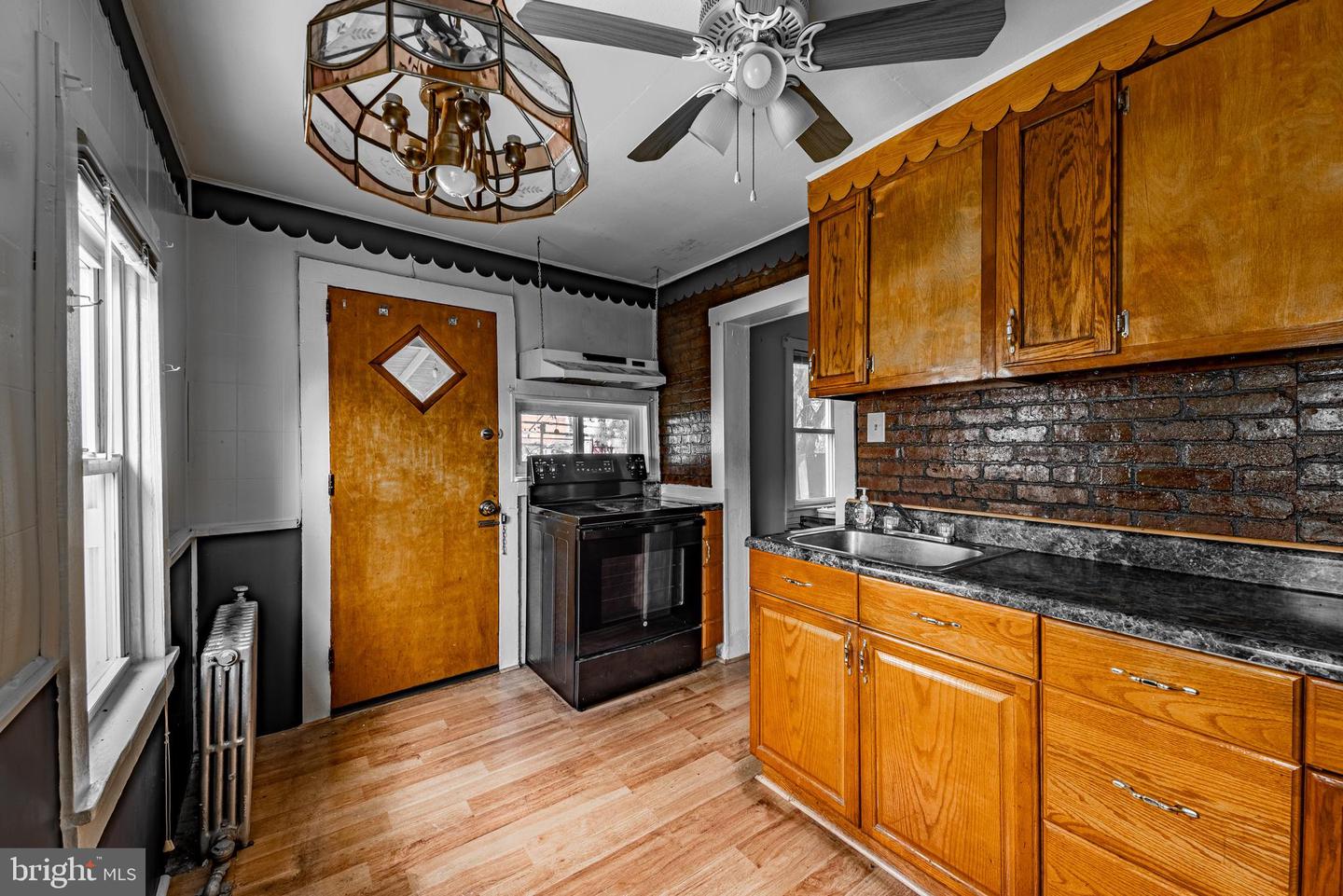 1302 Cox St Property Photo 16