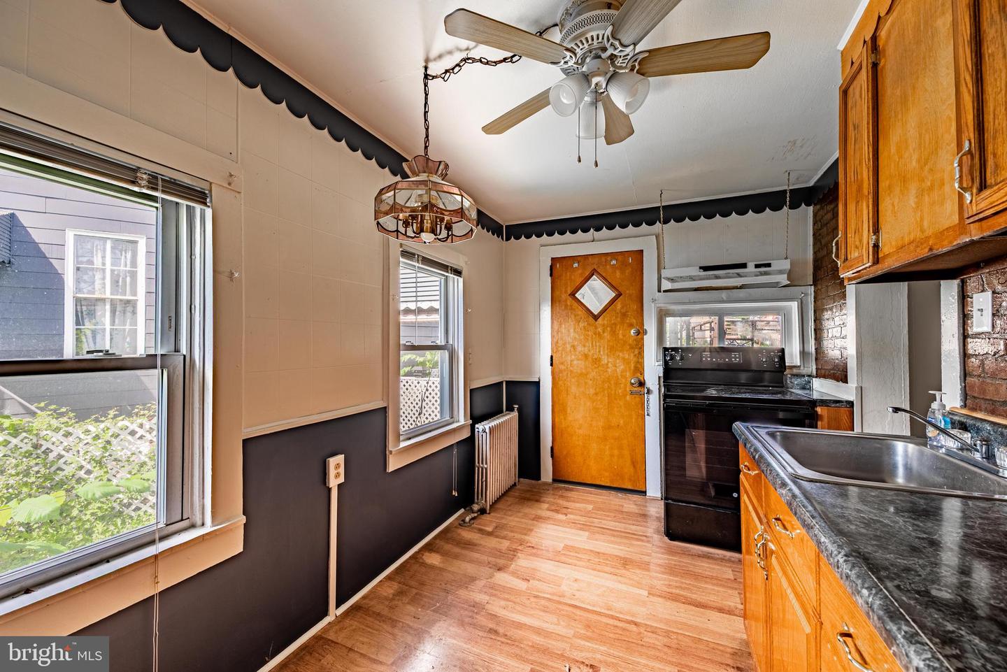 1302 Cox St Property Photo 17