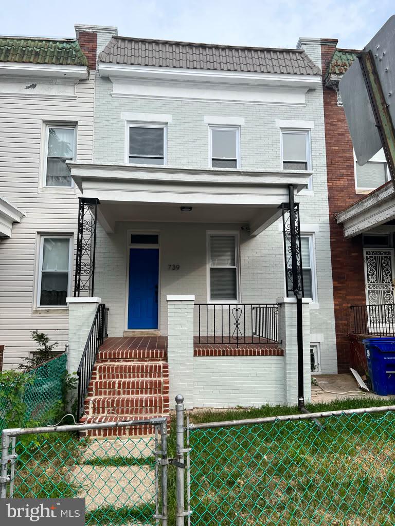 739 Linnard St Property Photo 1