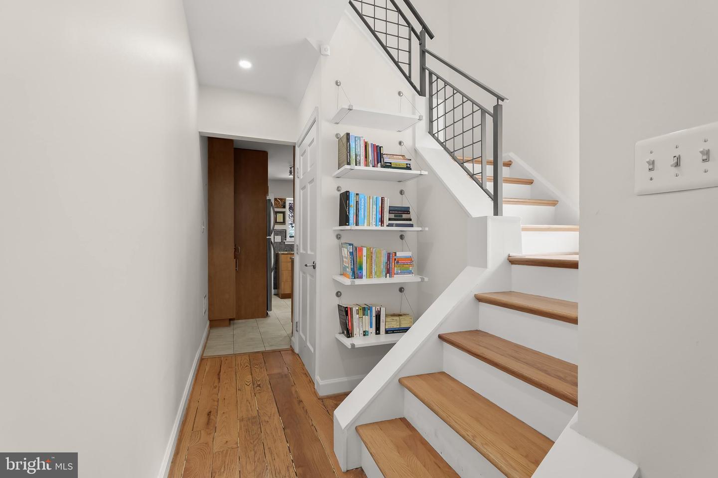 112 W Lee St Property Photo 15