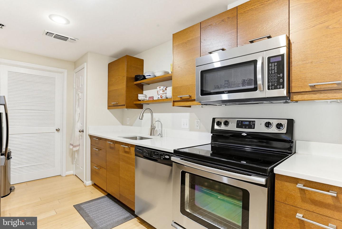 960 Fell St #202 Property Photo 10