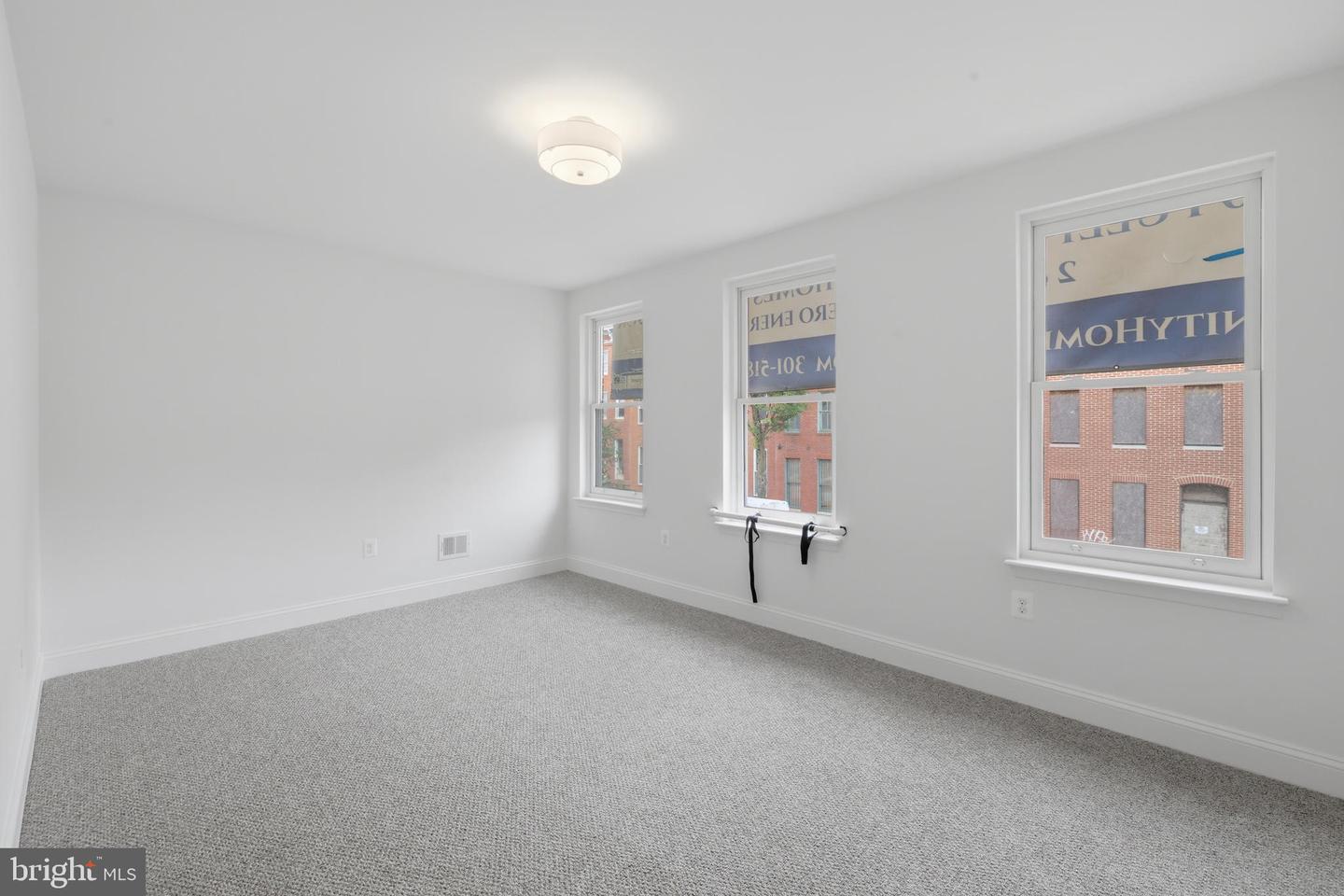 52 S Fulton Ave Property Photo 19