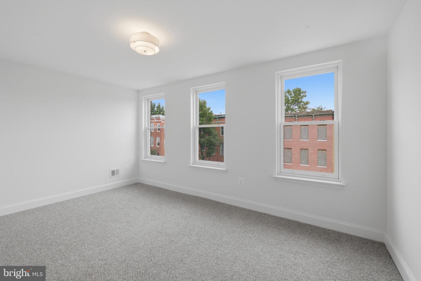 52 S Fulton Ave Property Photo 22