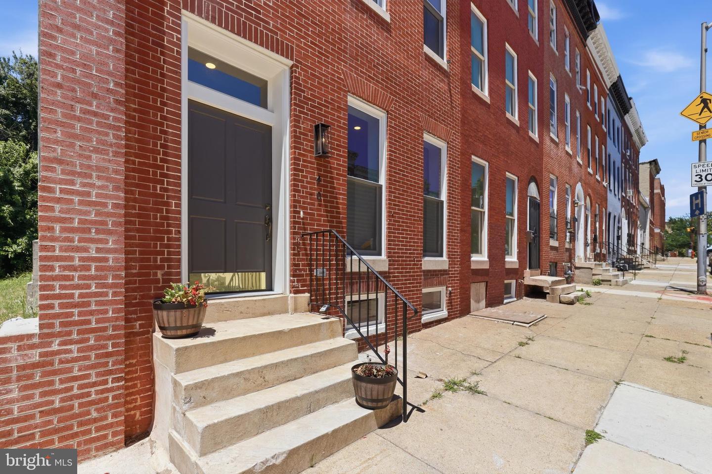 40 S Fulton Ave Property Photo 1