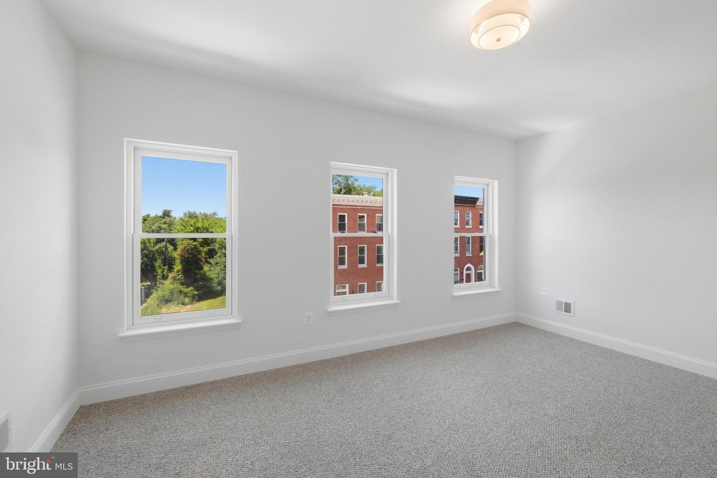 45 S Fulton Ave Property Photo 23