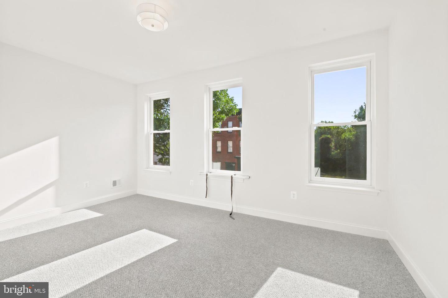 47 S Fulton Ave Property Photo 24