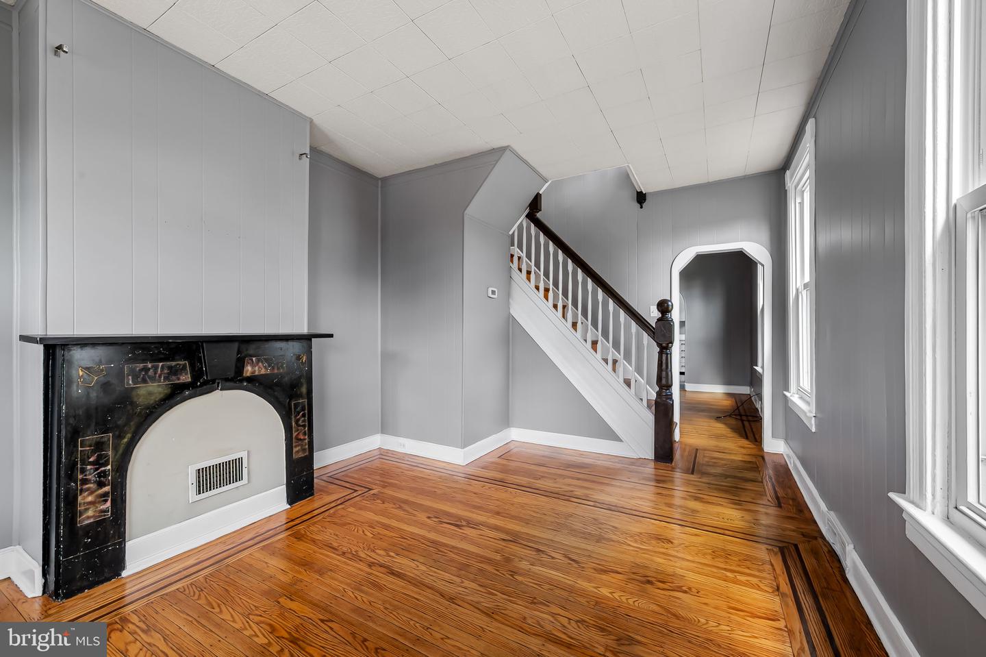 304 W Cold Spring Ln Property Photo 4