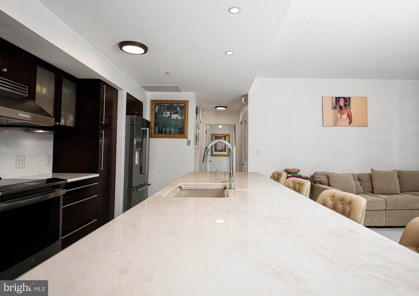 675 President #1505 Property Photo 7