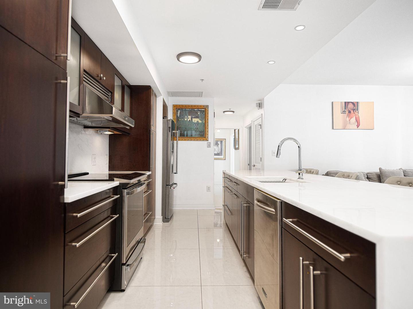 675 President #1505 Property Photo 8
