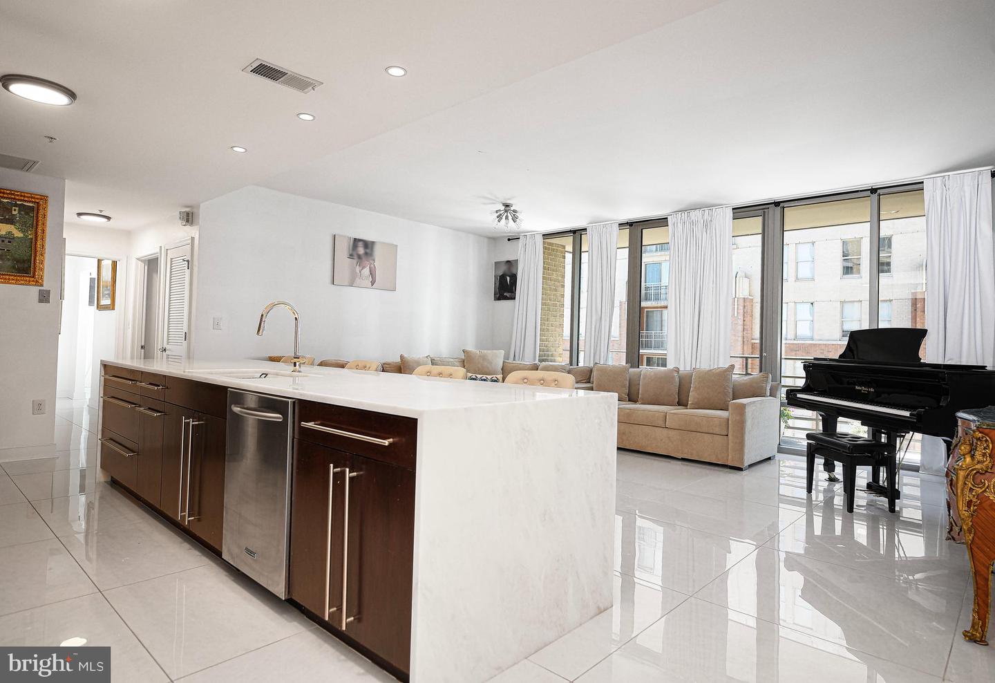 675 President #1505 Property Photo 12