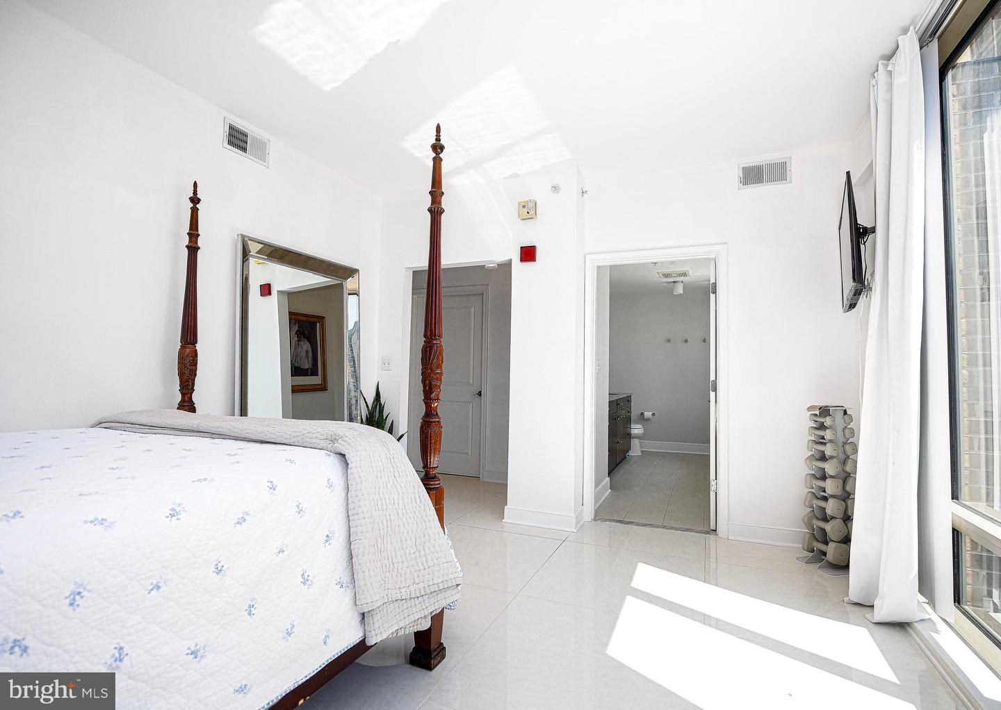 675 President #1505 Property Photo 16
