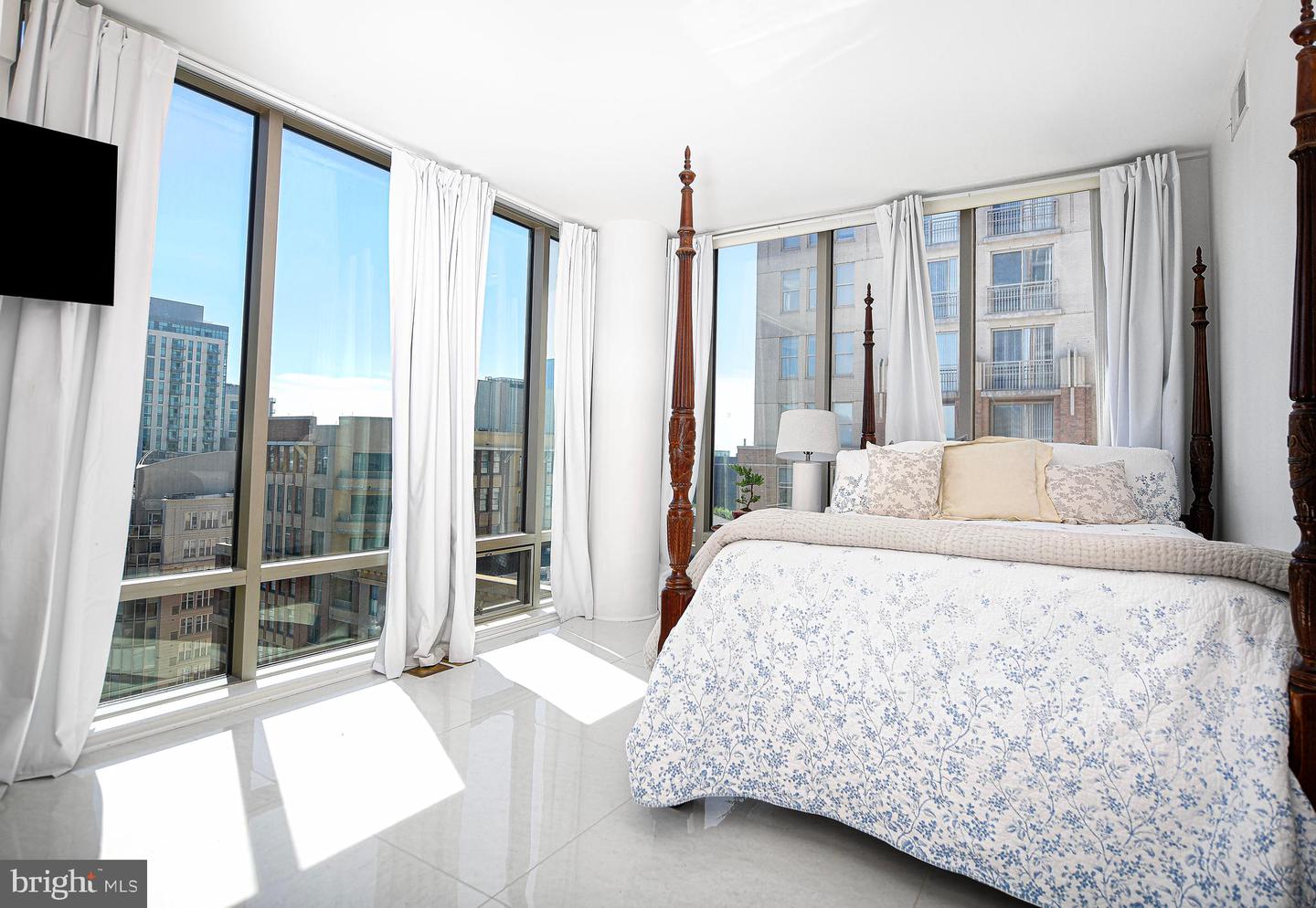 675 President #1505 Property Photo 18