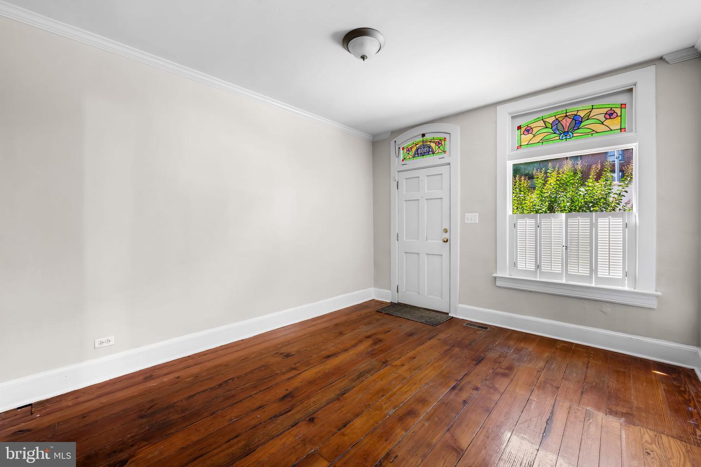 1908 Bank St Property Photo 4