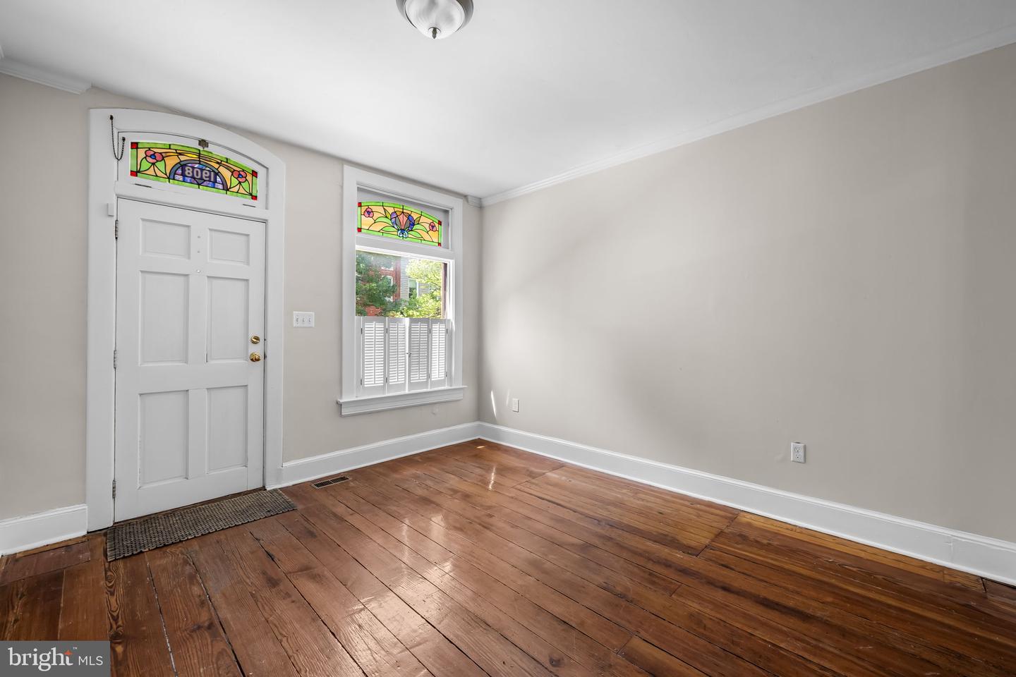 1908 Bank St Property Photo 5