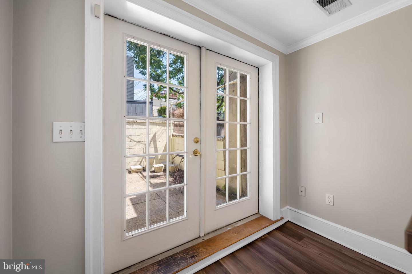 1908 Bank St Property Photo 20