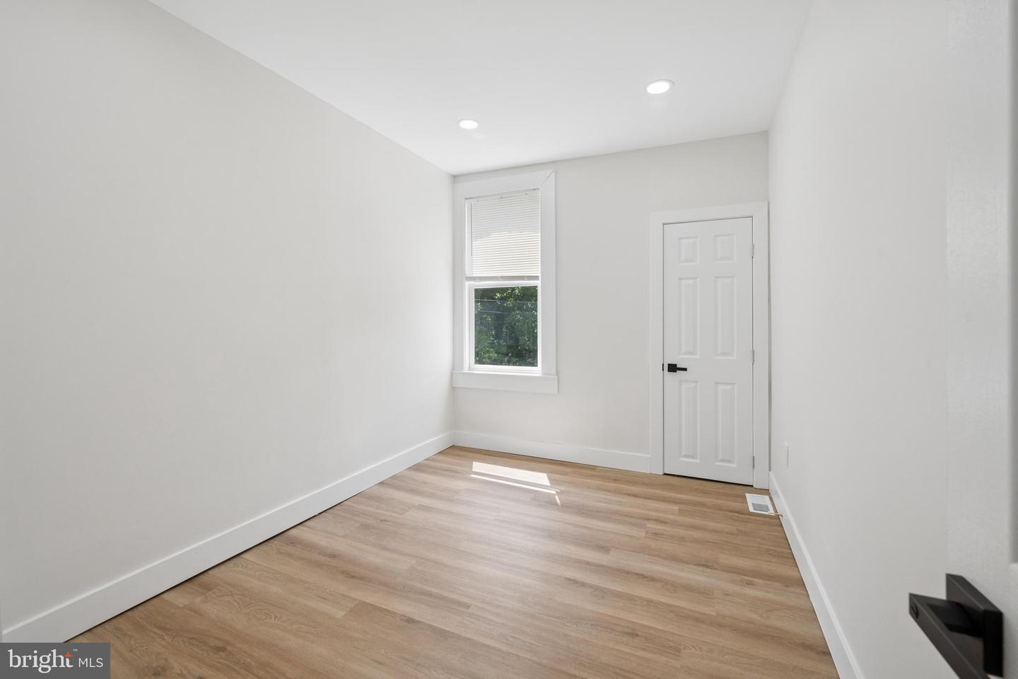 306 Lyndhurst St Property Photo 13