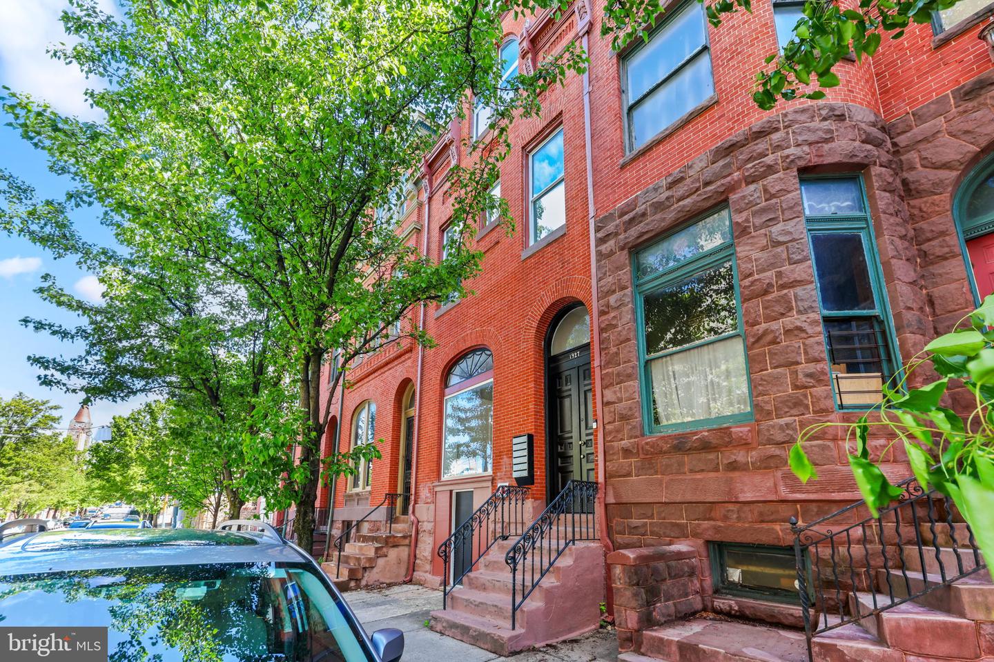 1927 Saint Paul St Property Photo 4