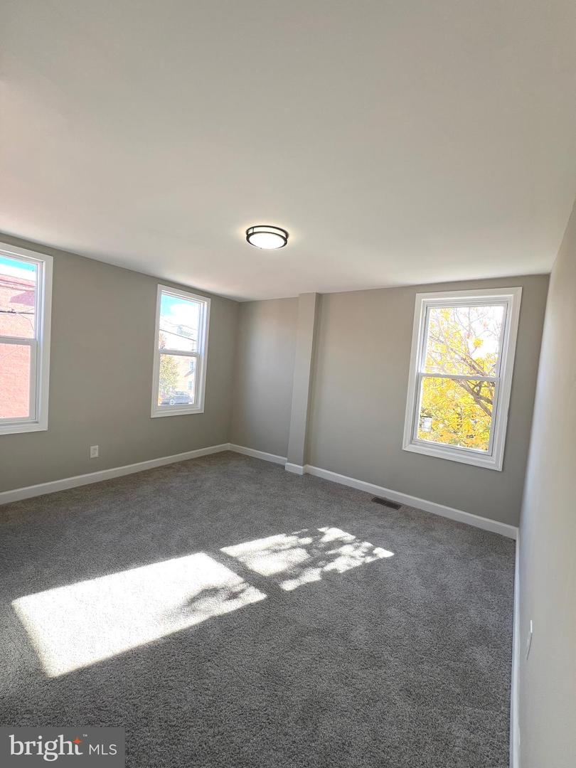901 N Luzerne Ave Property Photo 21