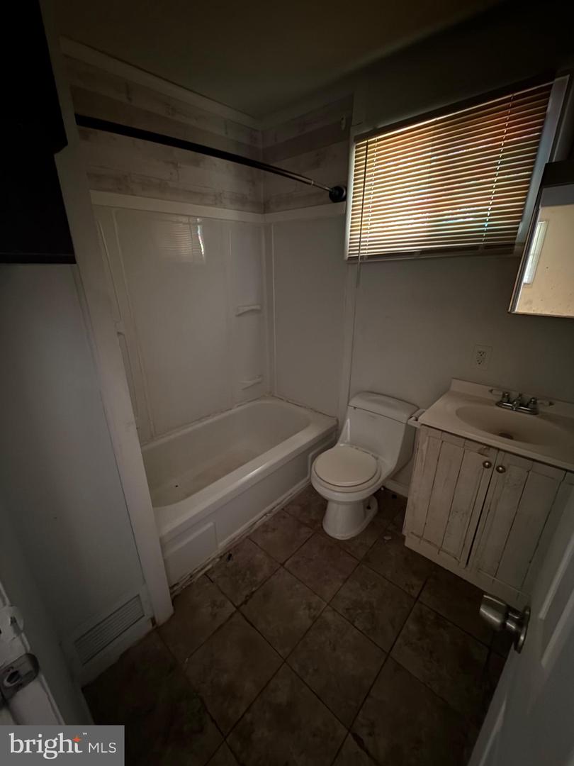 2407 E Cold Spring Ln Property Photo 7