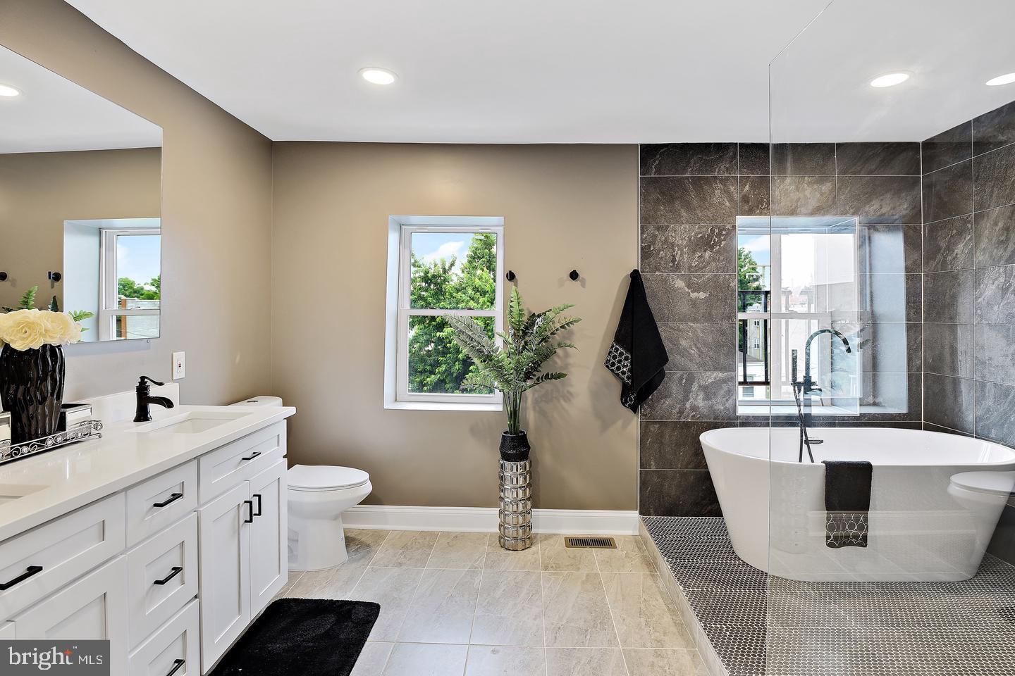 2024 Druid Hill Ave Property Photo 13