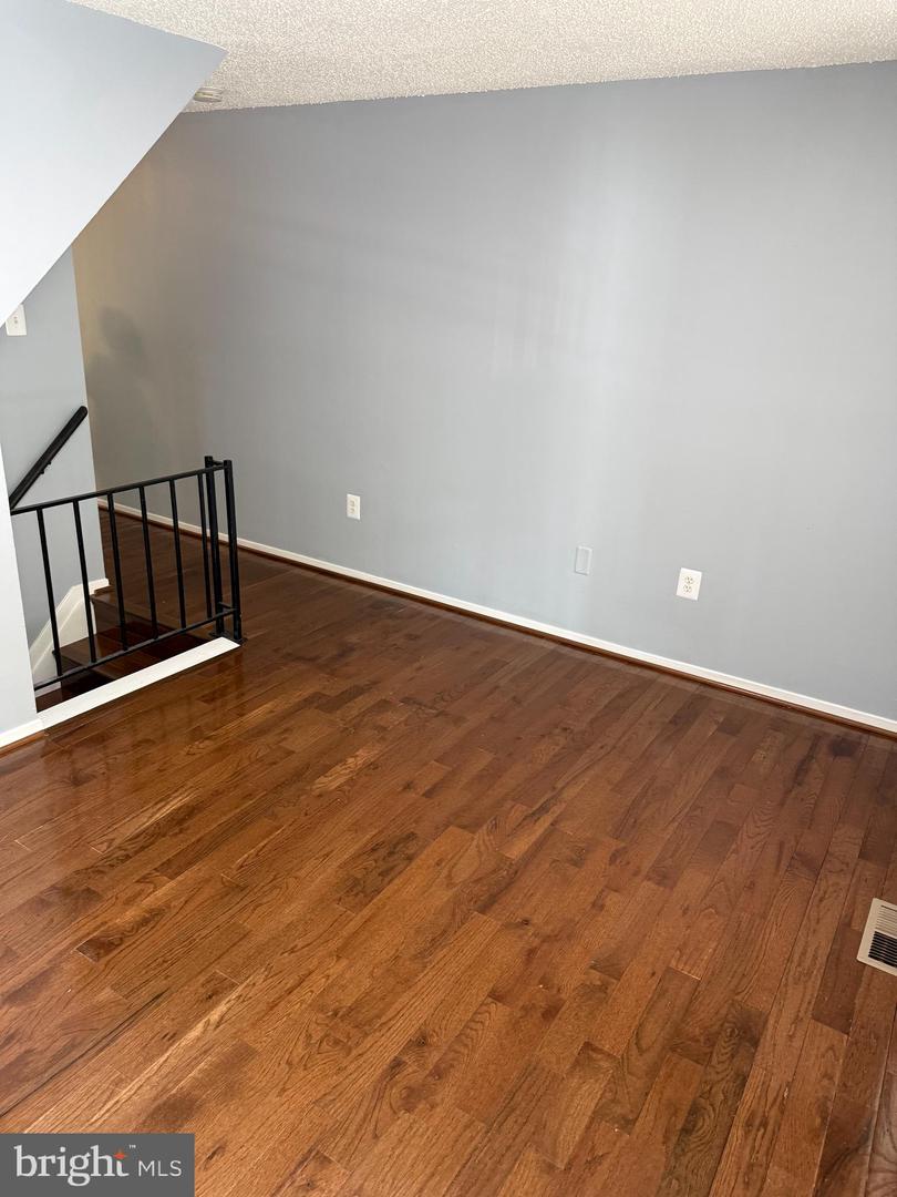 1754 Abbotston St Property Photo 2